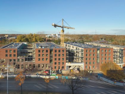 Woningen en brandweerkazerne aan de Schipholweg te Leiden